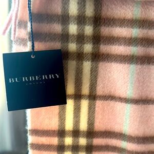 BURBERRY 🚨NEW beautiful rare pink scarf baby blue stripe